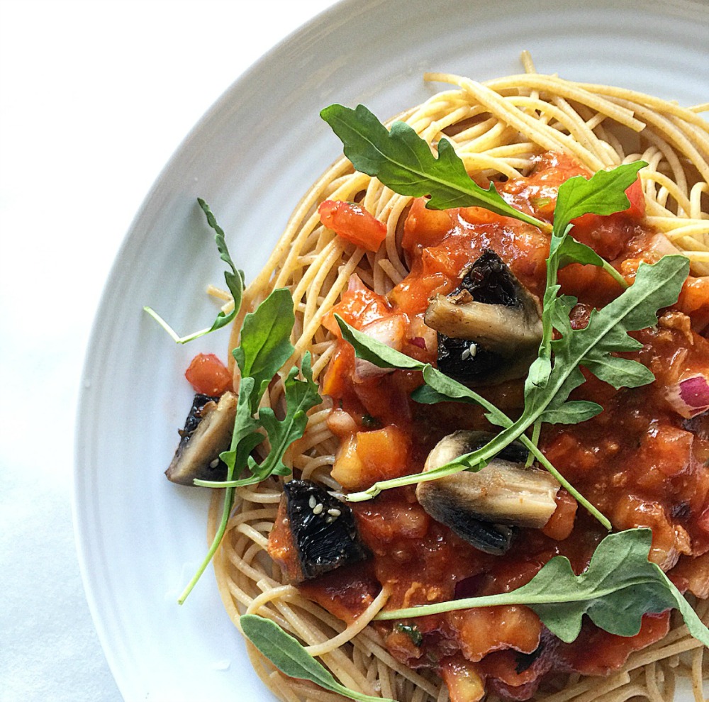 healthy-dinner-brown-rice-pasta-with-thick-veggie-and-meat-sauce